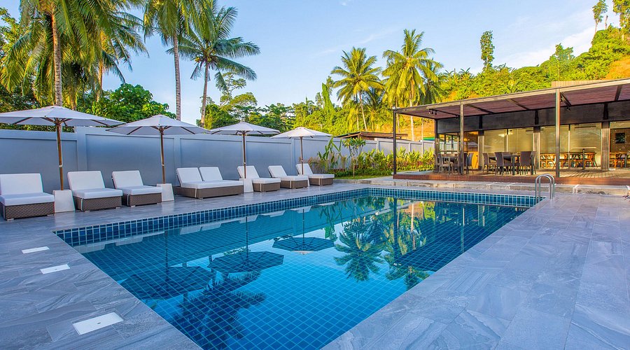 Meridian Adventure Marina Club & Resort Waisai Raja Ampat dengan kolam renang dan marina diving